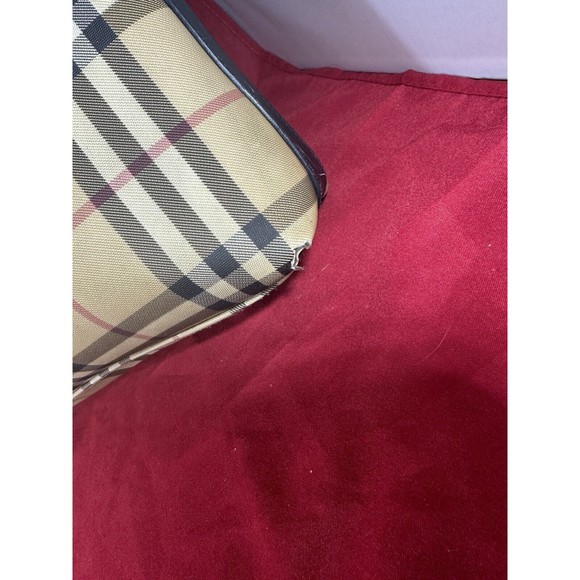 Burberry London Classic Haymarket Check Medium‎ Handbag, Italy T-02-2 - Picture 3 of 16
